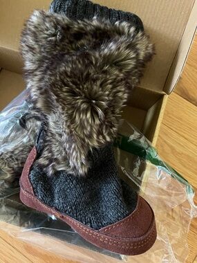 NWT | Acorn | Kids Slouch Boot | Kids Enfant 8-9 Unisex